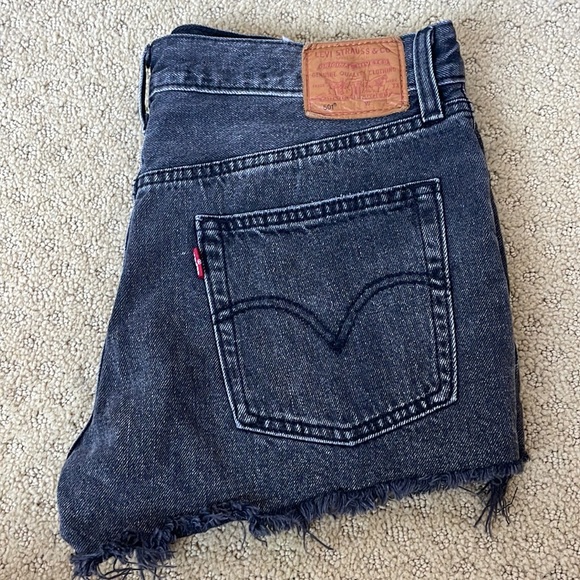 Levis shorts - Picture 3 of 4